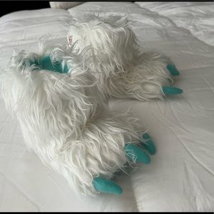 Yeti kid slippers